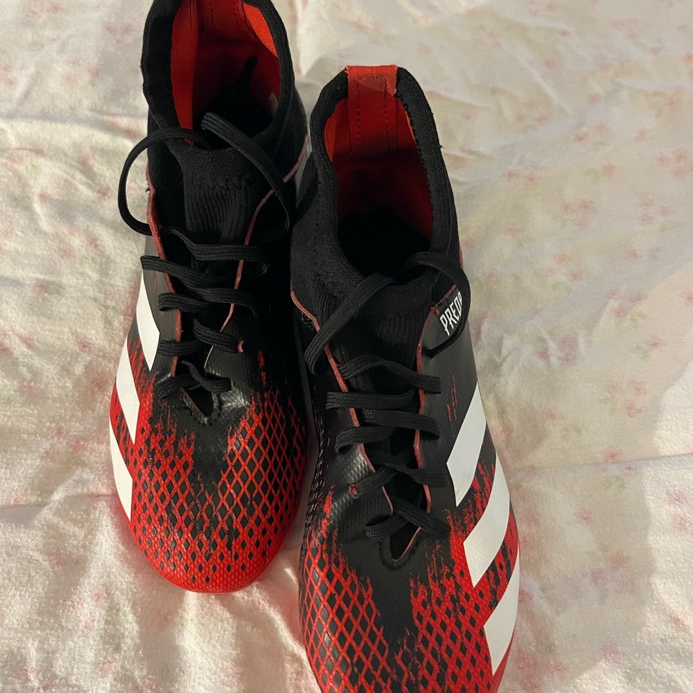 Nice black & Red pair of  ⚽️ cleats.